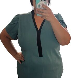 BloomChic Women’s Tulip Sleeve Top